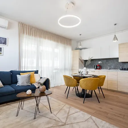 Uphome Aparthotel *