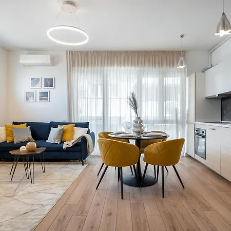 Uphome Aparthotel 4*