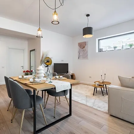 Uphome Aparthotel