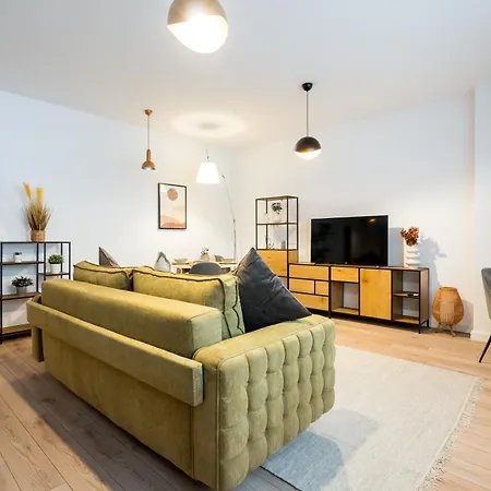 Uphome Aparthotel 4*