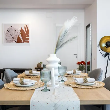 Uphome Aparthotel