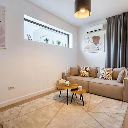 Apartmanhotel Uphome 4*