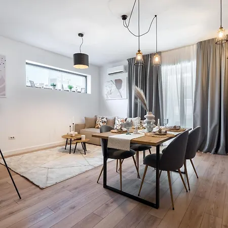 Uphome Aparthotel