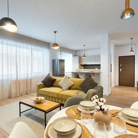 Uphome Aparthotel 4*