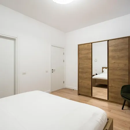 Uphome Aparthotel 4*