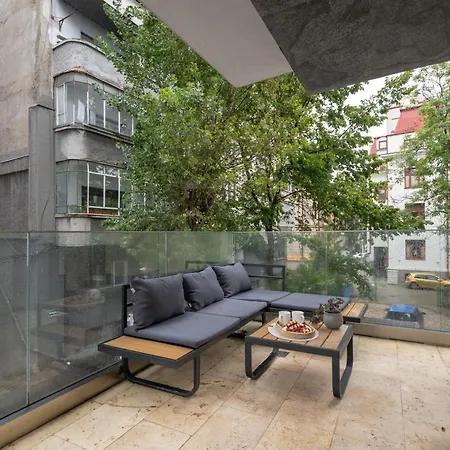 Uphome Aparthotel