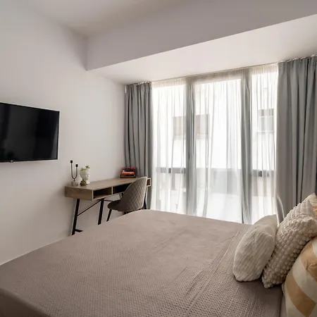 Uphome Aparthotel 4*