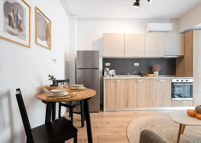 Uphome Aparthotel 4*