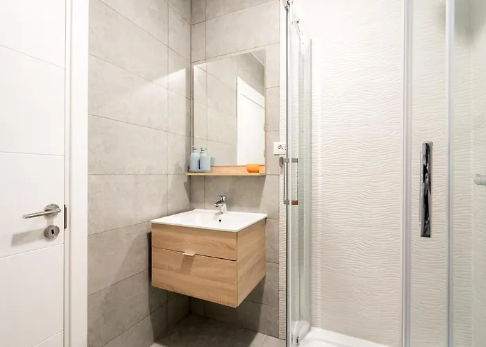 Uphome Apartahotel 4*