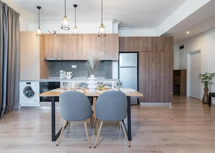 Uphome アパートホテル 4*