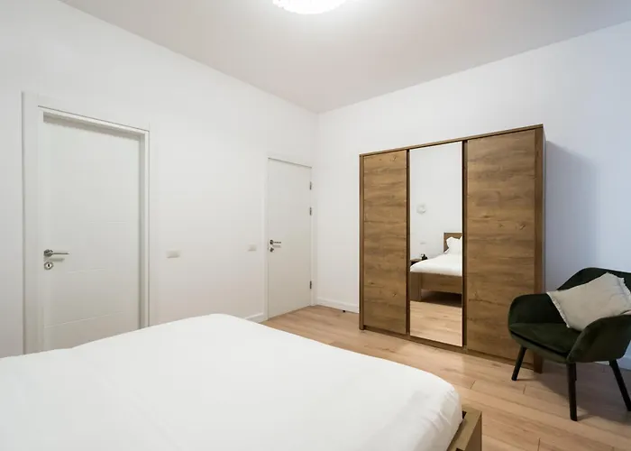 Uphome Apartahotel 4*